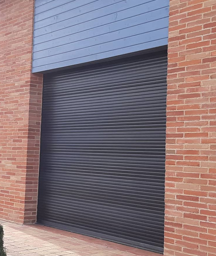 Fenêtre et volet roulant aluminium posés par Structur Alu David Solera, isolation et sécurité renforcées